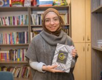 Refugiada síria abre livraria árabe na Turquia