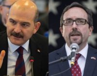 Ministro do interior da Turquia acusa ex-embaixador dos EUA de perpetuar fluxo de refugiados afegãos