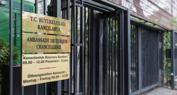 Suíça emite mandados de prisão para 2 diplomatas turcos