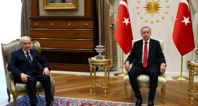 Erdogan e Bahceli concordam com o término condicional do estado de emergência