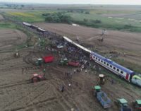 Número de mortos em descarrilamento de trem no noroeste da Turquia sobe para 24