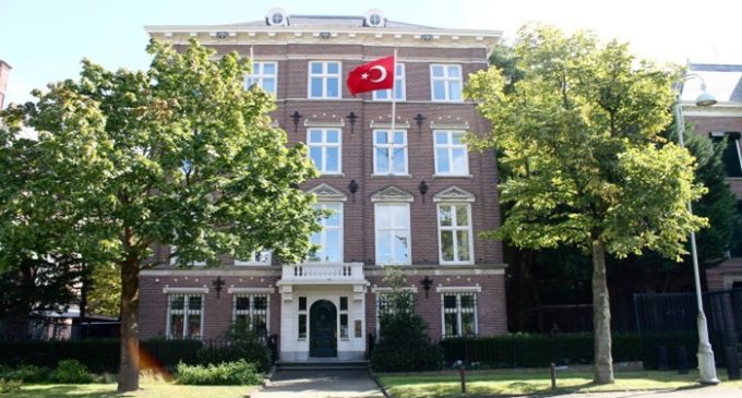 Consulado Turco em Amsterdã atacado com dispositivos incendiários caseiros