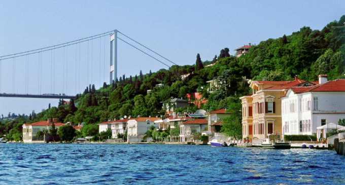Estrangeiros correm para comprar as mansões icônicas de İstambul devido à lira fraca
