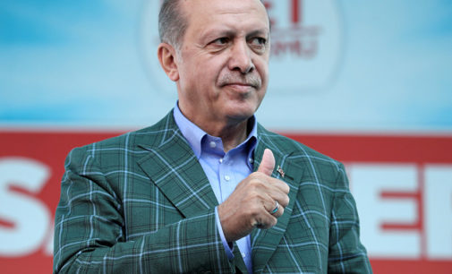 Prisões de intelectuais na Turquia são “absurdas” e “alarmantes”, diz UE