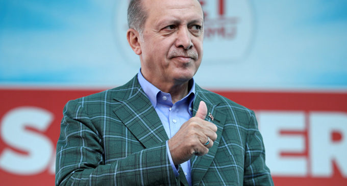 Prisões de intelectuais na Turquia são “absurdas” e “alarmantes”, diz UE