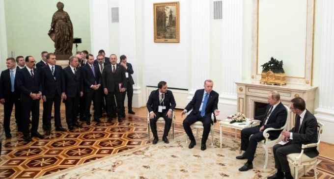 Turquia e Rússia anunciam cessar-fogo em Idlib, na Síria