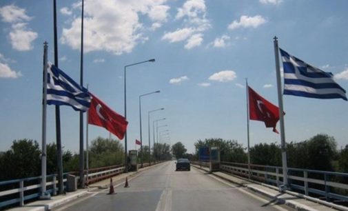 Forças turcas disparam contra veículo militar grego na fronteira