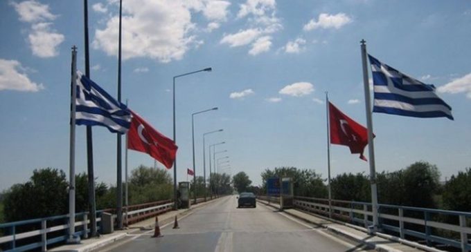 Forças turcas disparam contra veículo militar grego na fronteira