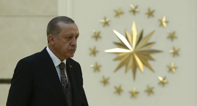 O índice de aprovação de Erdoğan continuou seu declínio em fevereiro