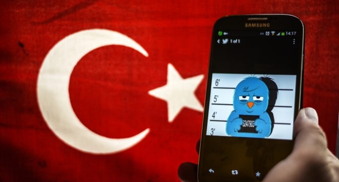 Turquia rechaça Twitter como “máquina de propaganda” por remoção de contas