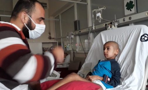 Paciente de 8 anos com câncer vê pai preso por apenas 5 horas após campanha nas redes sociais