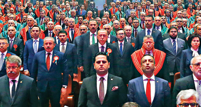 Como os Tribunais da Turquia se voltaram contra os inimigos de Erdogan