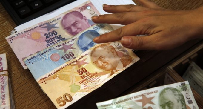 Lira turca cai após governo acusar bancos estrangeiros de manipulação