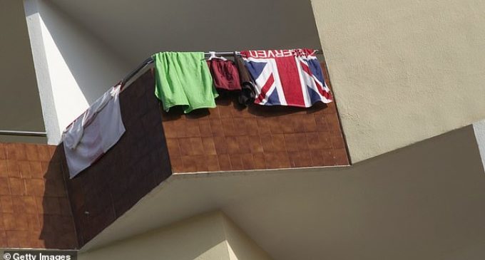 Turquia detém homem por pendurar toalha do Reino Unido na janela