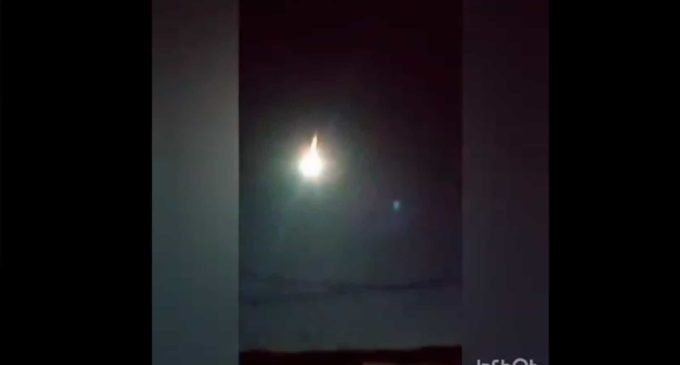 Vídeos mostram meteoro a explodir no céu da Turquia