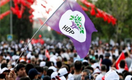 Mais 2 prefeitos curdos destituídos do cargo no sudeste da Turquia