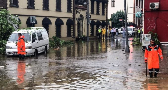 Enchentes deixam 1 morto e 8 feridos em Istambul
