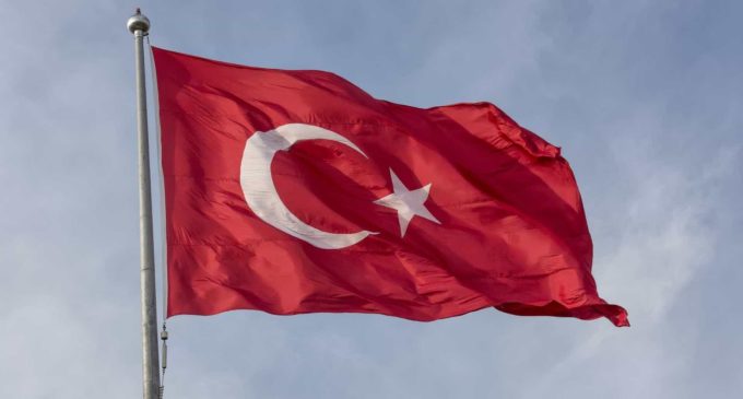 Turquia suspende prospecções de hidrocarbonetos criticadas pela Grécia