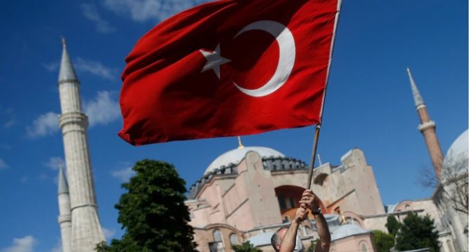 Os turcos querem que Erdogan restaure o califado?