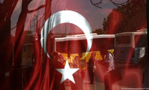 Demissões em massa na Turquia: “Recebemos uma sentença de morte social”