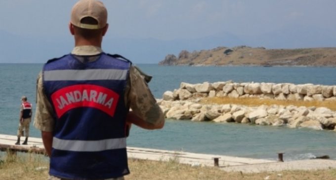 Pelo menos 60 imigrantes morrem em desastre de barco na Turquia