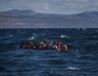 Grécia secretamente expulsa mais de mil refugiados, ao abandoná-los no mar