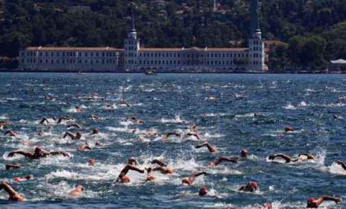 Turquia sedia corrida de natação transcontinental única