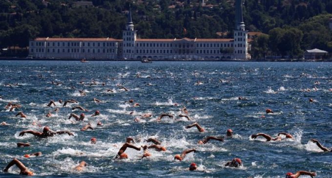 Turquia sedia corrida de natação transcontinental única