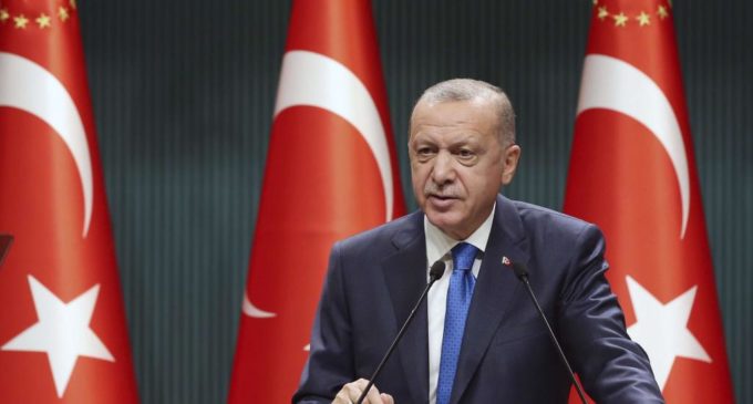 A política externa da Turquia se concentra na pressão contra o Ocidente e na unidade muçulmana