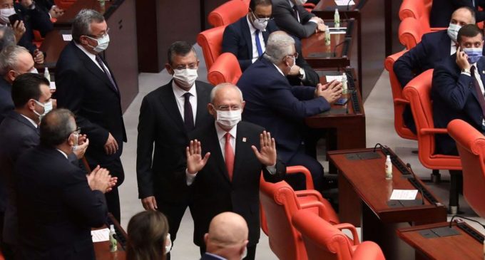 Comentários sobre presos políticos geram ameaças de morte para líderes da oposição turca