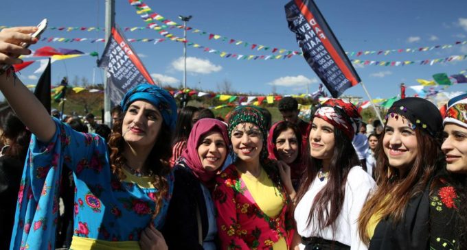 70 por cento dos jovens curdos da Turquia enfrentam discriminação