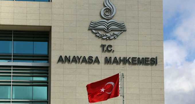 Aliado de Erdoğan renova apelo para fechar o tribunal superior da Turquia