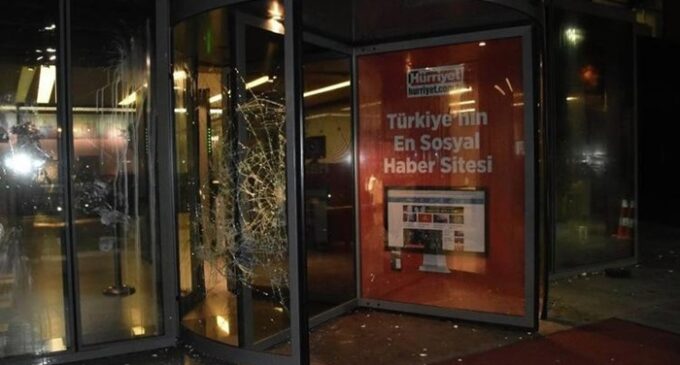 Chefe da máfia turca admite papel no ataque ao jornal Hürriyet em 2015 por ordem do Legislador do governo