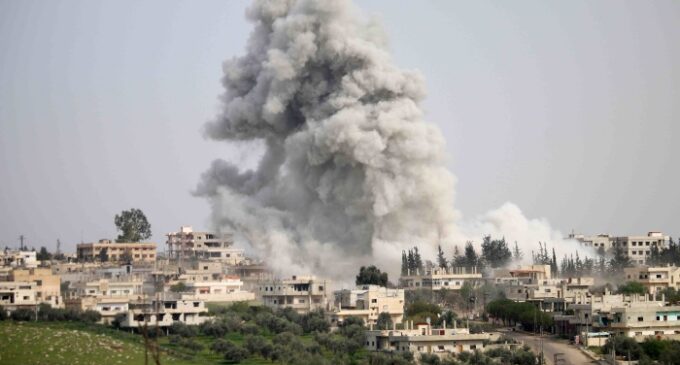Exército sírio bombardeia bastião de rebeldes apoiados pela Turquia, matando 7