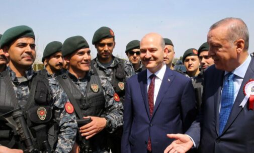 Sedat Peker alega que o ministro turco Süleyman Soylu “distribuiu fuzis AK-47″durante a tentativa de golpe em 2016