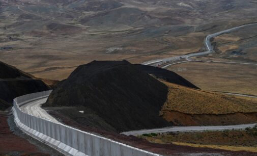 “Parada completa”: O novo muro turco confronta afegãos em fuga