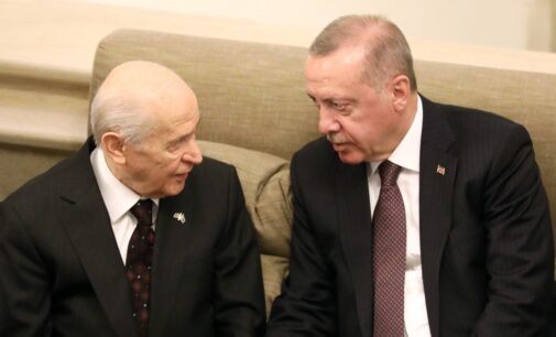 Erdoğan e Bahçeli não cortam laços por envolvimento em crimes
