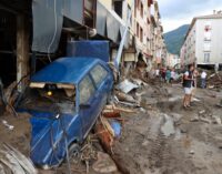 O número de mortes por inundação na Turquia chega a 38, enquanto Erdoğan visita a zona de desastre
