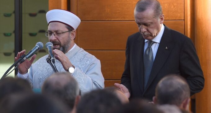 Jornalista pró-governo diz a Erdoğan para manter suas mãos longe do Islã