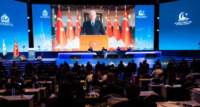 Usaremos a Assembleia Geral da INTERPOL para persuadir os delegados a tomar uma posição contra o movimento Hizmet, diz Ministro turco