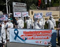 Médicos da Turquia procuram se mudar para o exterior em meio a problemas crônicos do setor de saúde