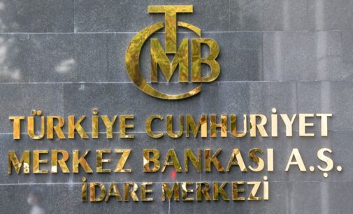 Banco central turco intervém novamente para defender a lira cambaleante