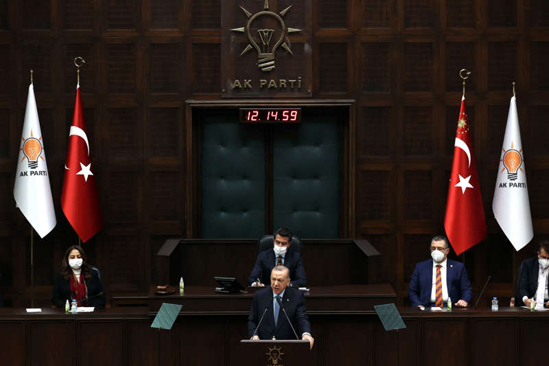 Enquanto-economia-Turquia-batalha-Erdogan-caminha-sozinho
