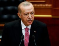 Erdogan, da Turquia, diz que a Rússia seria insensata em invadir a Ucrânia