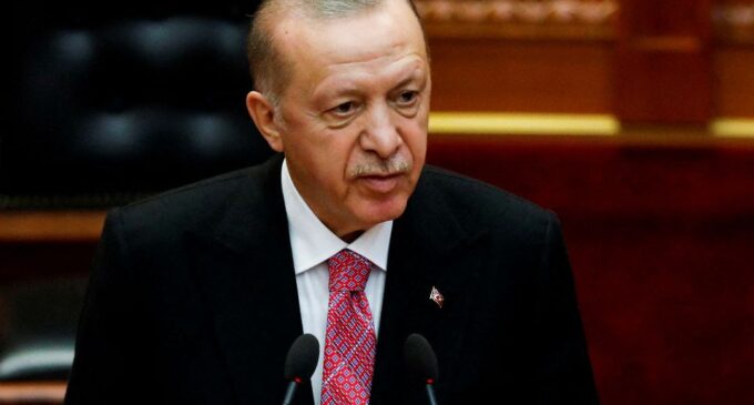 Erdogan, da Turquia, diz que a Rússia seria insensata em invadir a Ucrânia