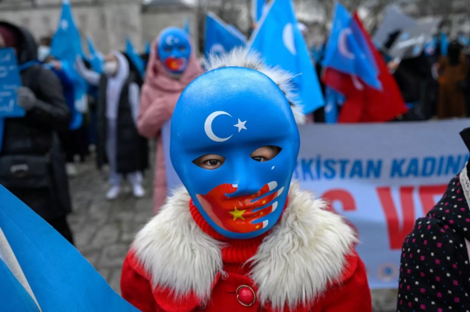uigures-turquia-clamam-boicote-jogos-olimpicos-inverno-pequim-china-feche-campos-concentracao-uigur-uyghur-beijing-winter-olympic-games