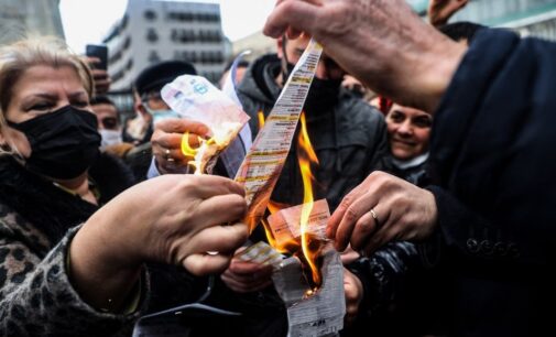 Oposição da Turquia protesta por diminuição de preços de energia