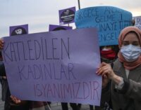 Refugiados iranianos enfrentam deportação da Turquia por participarem de manifestação