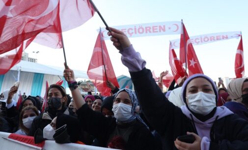 Tendências autoritárias consolidadas, o Estado de Direito se deteriorou ainda mais na Turquia 