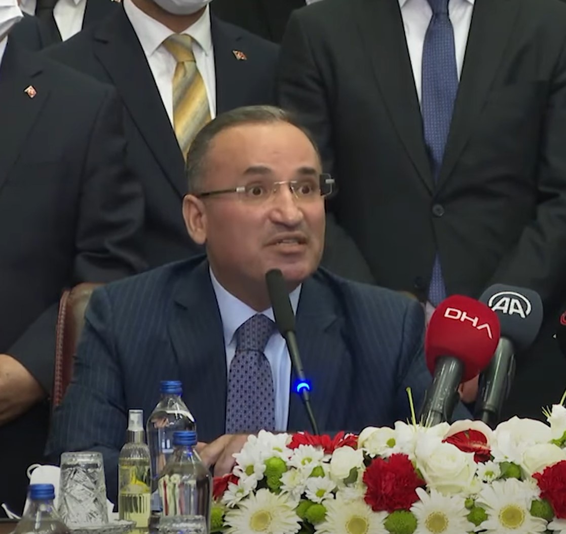 bekir-bozdag-novo-ministro-justica-turquia-suspeito-remessas-ilegais-armas-al-qaeda